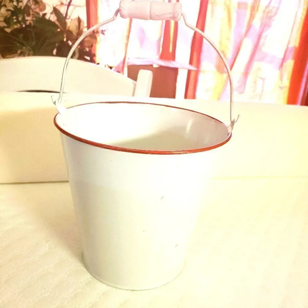 Ashland Christmas Iron Bucket with Handle